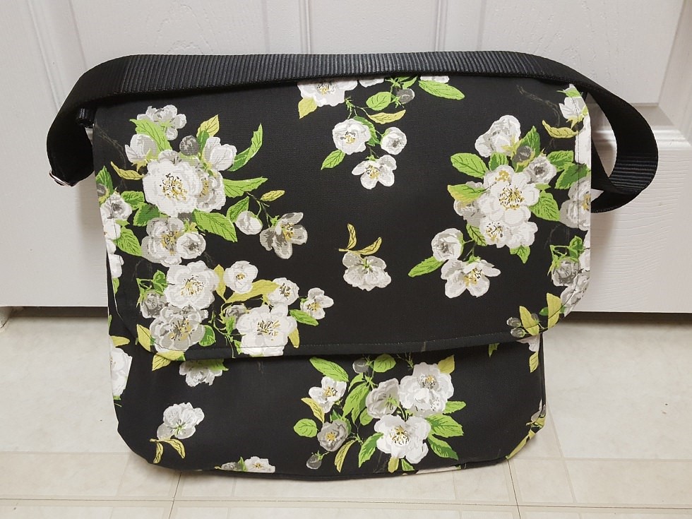 Flowers messenger bag (25 November 2017)